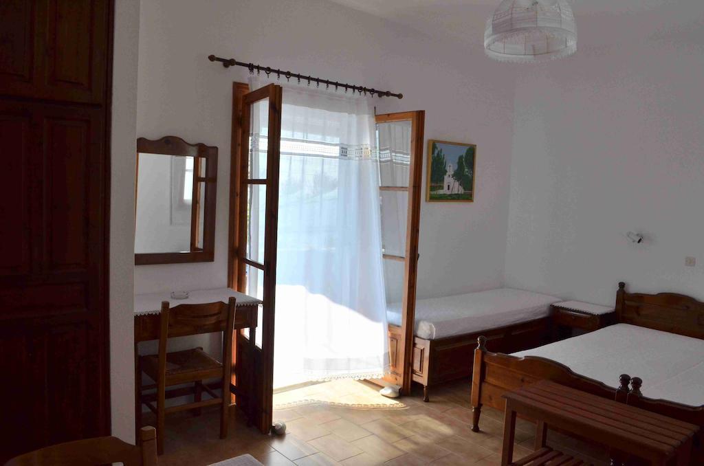 Casper'S Studios Piso Livadi Cameră foto